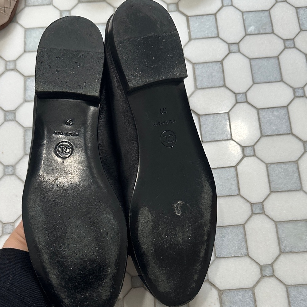 CHANEL Black Leather Flats with Bow Detail - Picture 3 of 5